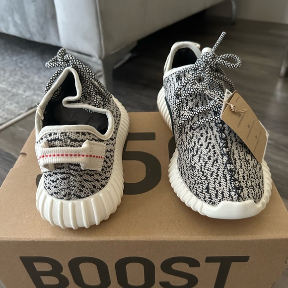 Yeezy Boost 350 Turtle Dove - Picture 4 of 8